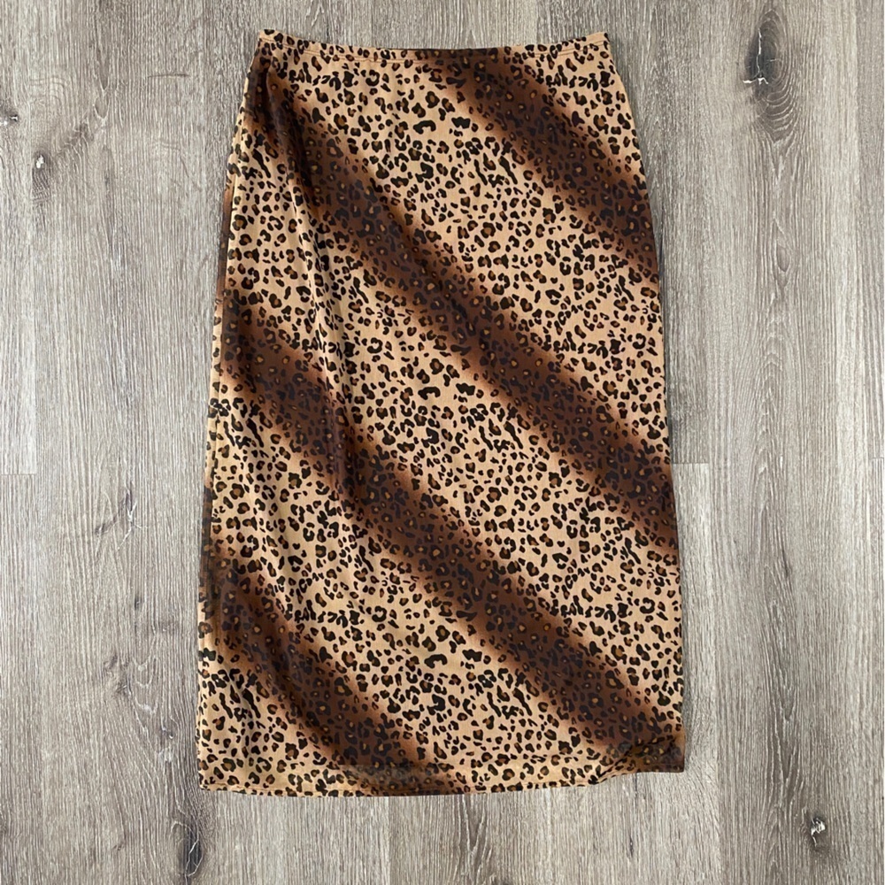 Leopard print midi skirt